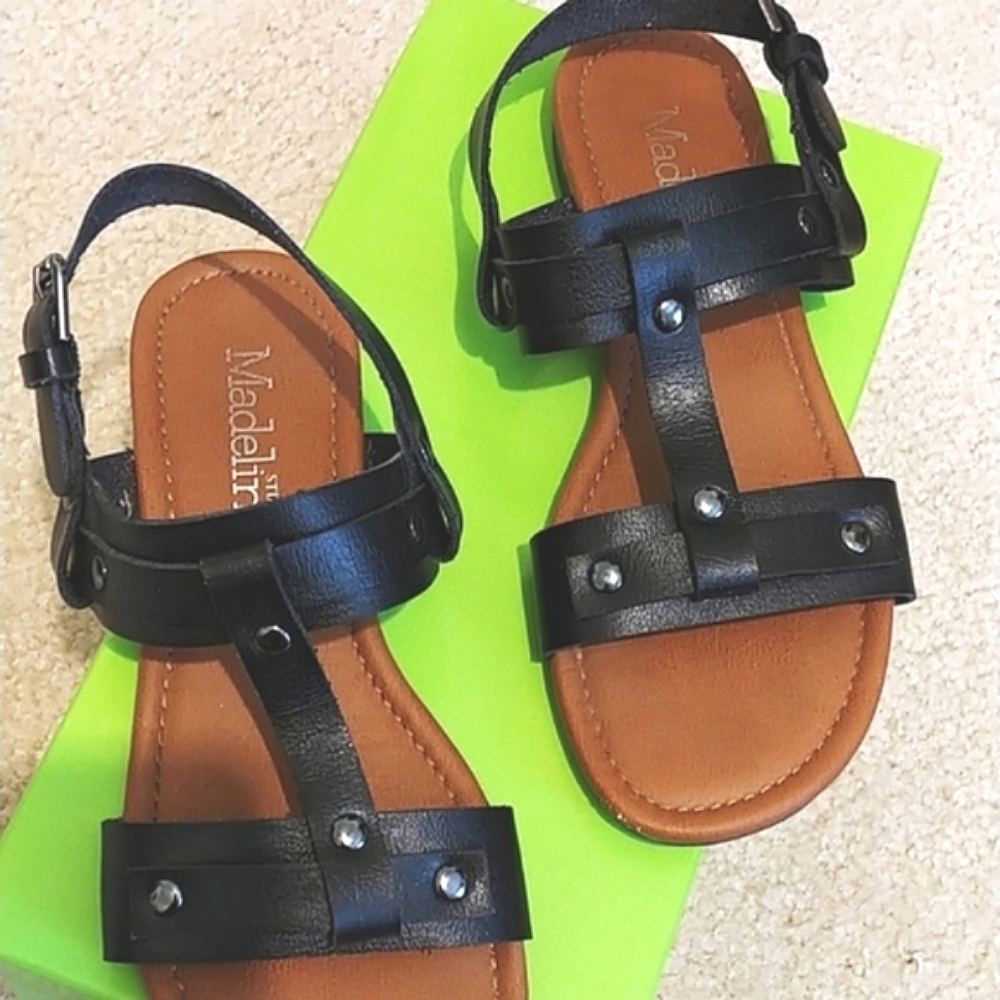 Madeline Stuart Black flat sandals